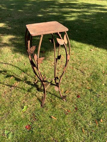 Brocante Tuintafeltje planten tafeltje ijzer beschikbaar voor biedingen