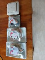 Stopcontacten opbouw wit, nieuw waarvan 2 geaard, Ophalen of Verzenden, Nieuw, Stopcontact