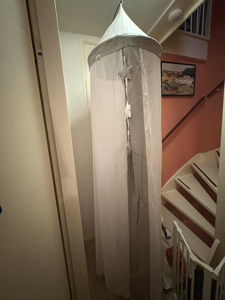 Klamboe, sluier met piekstok/sluierstok voor wieg/ledikant, Kinderen en Baby's, Kinderkamer | Inrichting en Decoratie, Zo goed als nieuw