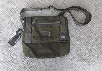 Tumi Alpha Bravo Beale mini messenger beschikbaar voor biedingen