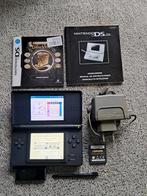 Nintendo DS Lite Black+ Professor Layton The Curious Village, Spelcomputers en Games, Spelcomputers | Nintendo DS, Met games, Zwart