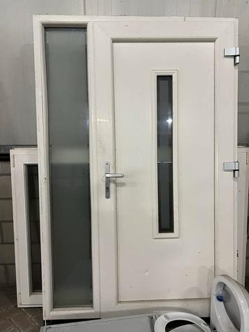 2x Kunststof Voordeur met Kozijn - 93x211,5cm beschikbaar voor biedingen
