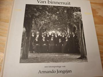 Van Binnenuit  een fotoreportage van Atmando Jongejan  beschikbaar voor biedingen