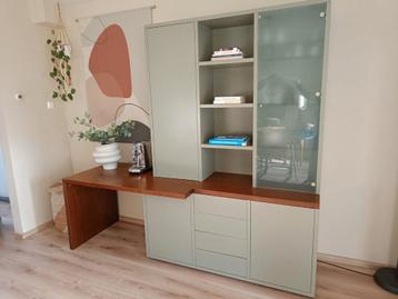 Wandkast met werkplek 