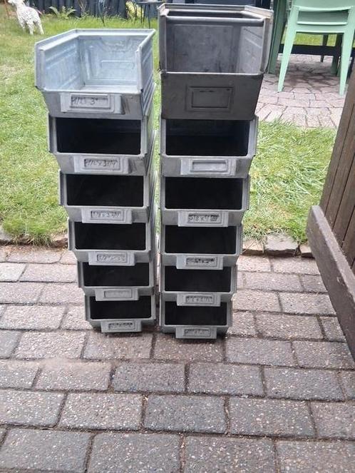 Industriële metalen magazijn bakken 12 stuks, Huis en Inrichting, Woonaccessoires | Overige, Gebruikt, Ophalen