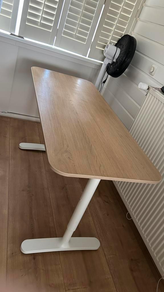 BEKANT bureau, Huis en Inrichting, Bureaus, Zo goed als nieuw, Ophalen