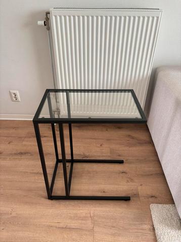 Bijzettafel glas en metaal beschikbaar voor biedingen