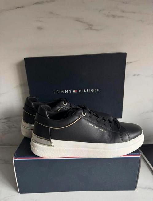 NIEUW! Tommy Hilfiger sneakers dames zwart maat 41 met doos!, Kleding | Dames, Schoenen, Nieuw, Ophalen of Verzenden