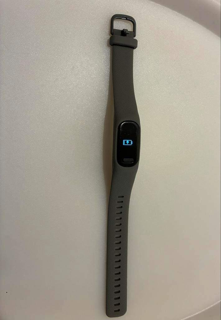 Garmin Vivosmart 5 + extra band & lader, Sieraden, Tassen en Uiterlijk, Activity trackers, Gebruikt, Android, Grijs, Waterdicht