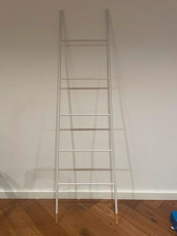 Witte Ladder voor Handdoek beschikbaar voor biedingen