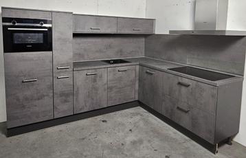 NIEUWE Showroomkeuken BETONLOOK Decor SIEMENS app. NNOVARE beschikbaar voor biedingen