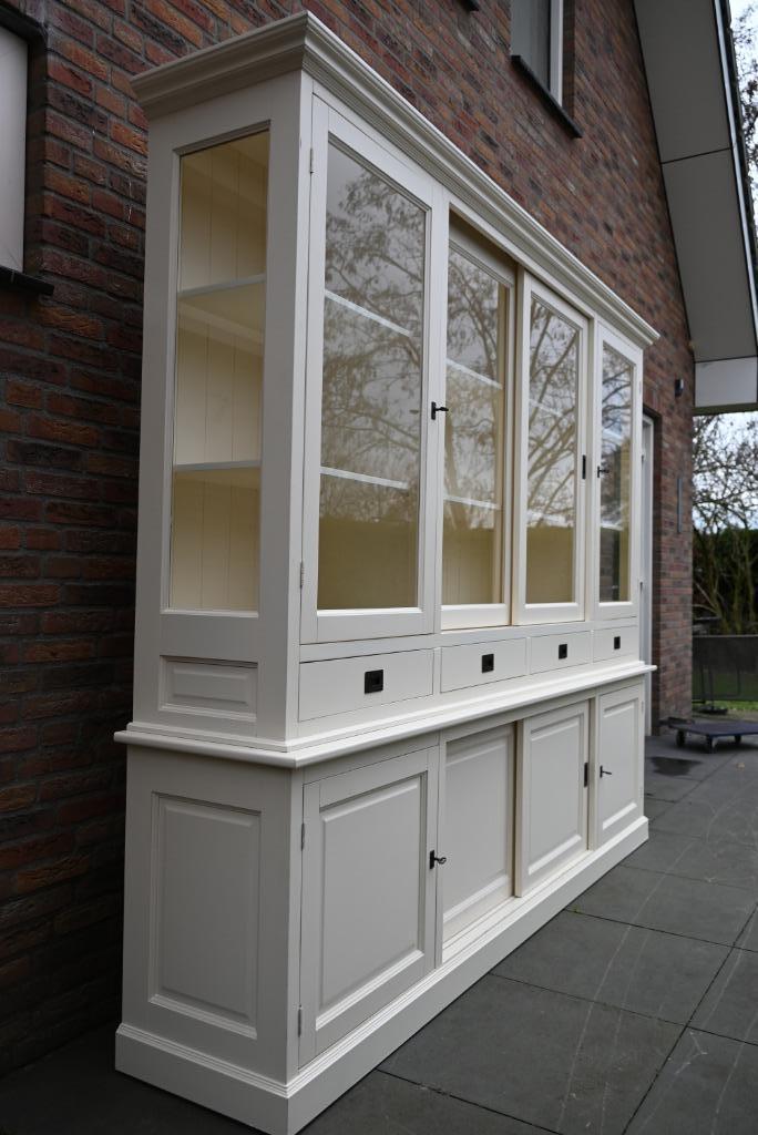 Grote witte buffetkast, Huis en Inrichting, Kasten | Buffetkasten, Zo goed als nieuw, 200 cm of meer, 200 cm of meer, 25 tot 50 cm