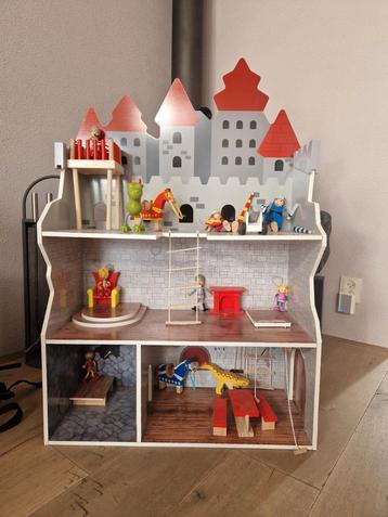 Speelkasteel met ridders en draken! beschikbaar voor biedingen