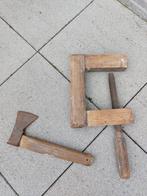 Oude Bijl en Houten Schroefklem, Ophalen of Verzenden, Gebruikt