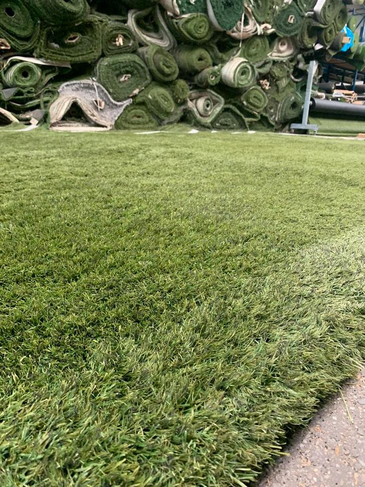 Opruiming: Restant Rollen Kunstgras 220m2 (3.5m x 64m), Tuin en Terras, Gras en Kunstgras, Gebruikt, Kunstgras, 20 m² of meer
