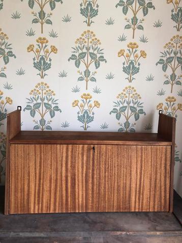 Vintage Mid Century Kast beschikbaar voor biedingen
