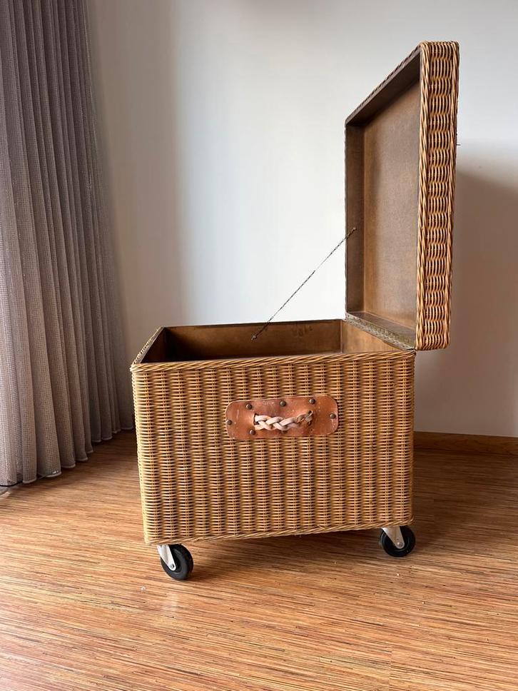 Rieten Kist op Wielen, Huis en Inrichting, Woonaccessoires | Kisten, Gebruikt, 50 tot 75 cm, 50 tot 100 cm, Overige materialen