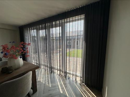 Vitrage/inbetween gordijn antraciet incl. rails en trekstang, Huis en Inrichting, Stoffering | Gordijnen en Lamellen, Zo goed als nieuw