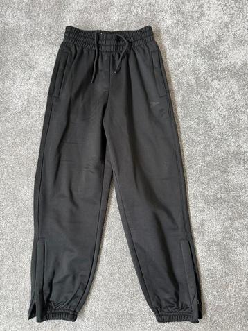 Sportbroek maat 116 beschikbaar voor biedingen