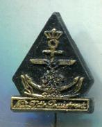 Nat. Kath. Thuisfront zwart plastic speldje ( U_186 ), Verzamelen, Verzenden, Zo goed als nieuw, Stad of Land, Speldje of Pin