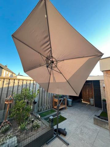 Zweefparasol 3 Meter - Kantelbaar & Verstelbaar beschikbaar voor biedingen