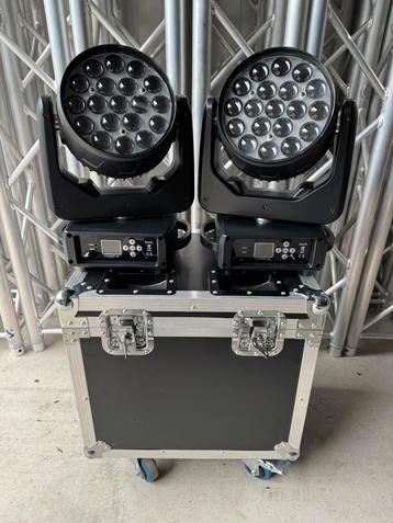 2x 1915RGBW wash movingheads met zoom incl. flightcase beschikbaar voor biedingen