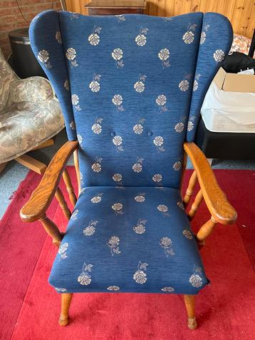 Blauwe Fauteuil met Bloemenmotief beschikbaar voor biedingen
