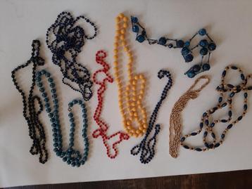 Sieraden allerlei, halskettingen, armband, oorbellen etc. beschikbaar voor biedingen