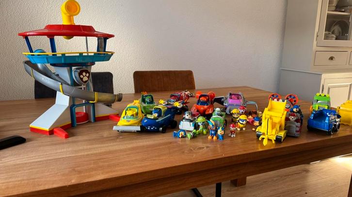 Paw patrol speelgoed met toren, schietwagens compleet, Kinderen en Baby's, Speelgoed | Thomas de Trein, Zo goed als nieuw, Ophalen