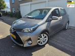Toyota Yaris 1.5 Hybrid Dynamic* Navi* Cruise contr* Dealer, Gebruikt, Euro 6, 4 cilinders, Bruin