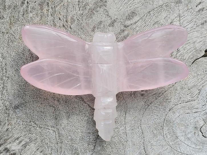 Super mooie rozenkwarts libelle, Verzamelen, Mineralen en Fossielen, Ophalen of Verzenden