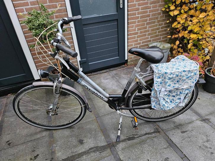 Damesfiets zwaluw, Fietsen en Brommers, Fietsen | Dames | Damesfietsen, Gebruikt, Overige merken, Ophalen