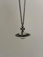 Zilverkleurige glas Vivienne Westwood dupe ketting, Sieraden, Tassen en Uiterlijk, Verzenden, Zo goed als nieuw, Zilver, Overige materialen