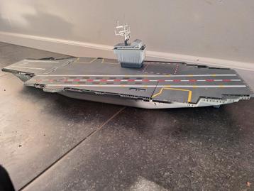Vliegdekschip met geluid beschikbaar voor biedingen