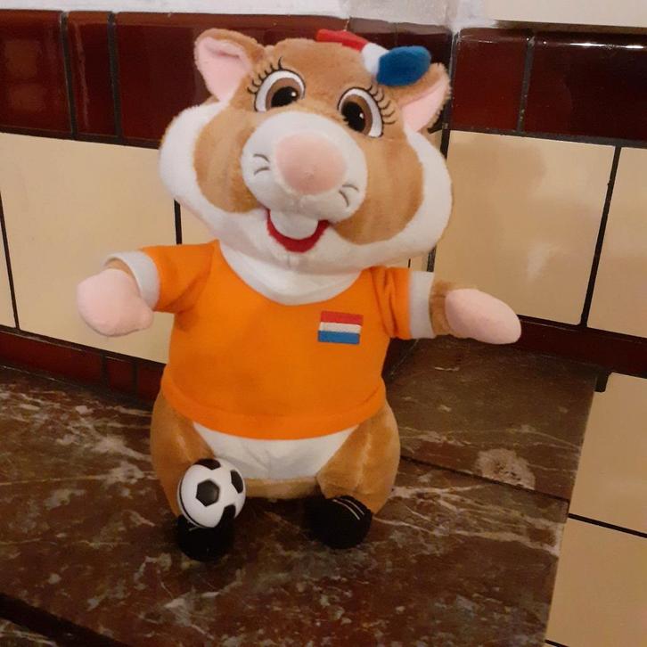 Albert Heijn hamster voetbal, Verzamelen, Poppen, Zo goed als nieuw, Pop, Ophalen of Verzenden