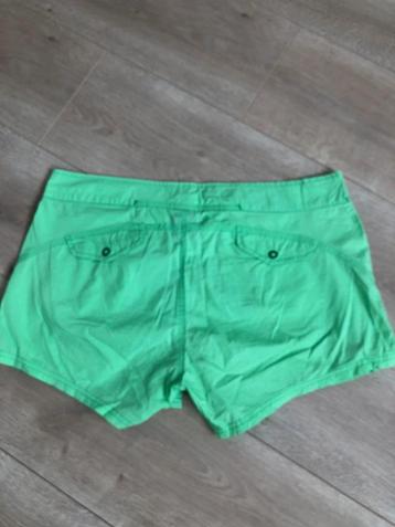 Nike dames korte broek / shorts in groen maat M beschikbaar voor biedingen