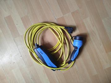 kabel voor  auto te laden  beschikbaar voor biedingen
