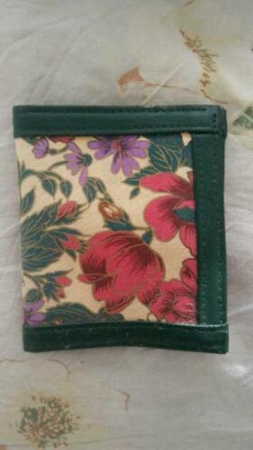 portemonnee gesloten 9 x 11 cm nieuw, bloemmotief beschikbaar voor biedingen