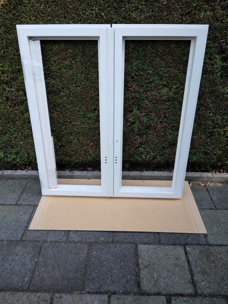 2 nieuwe ramen geschikt voor stolpsluiting., Doe-het-zelf en Verbouw, Kozijnen en Schuifpuien, Nieuw, Overige typen, Hout, 75 tot 150 cm