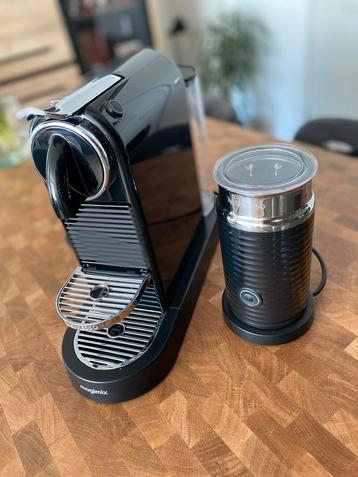 Nespresso Koffiezetapparaat met Melkopschuimer beschikbaar voor biedingen