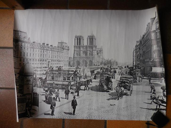 Poster Parijs de Nôtre Dame ca. 1920, Verzamelen, Posters, Zo goed als nieuw, Overige onderwerpen, Deurposter of groter, Rechthoekig Liggend