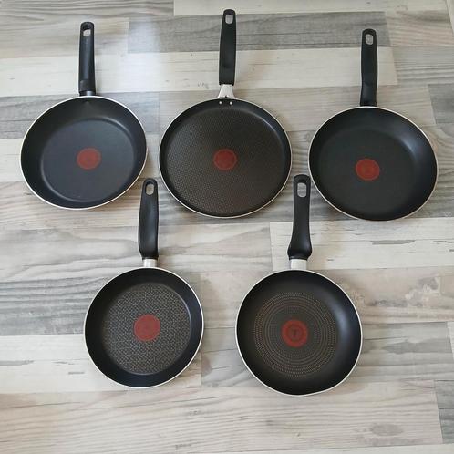 5 Tefal pannen met dura base technologie 20,24,25 vanaf p/st, Huis en Inrichting, Keuken | Potten en Pannen, Gebruikt, Koekenpan of Braadpan