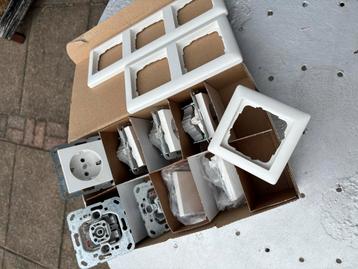 Nieuw schakelmateriaal - Alles in 1 koop! beschikbaar voor biedingen