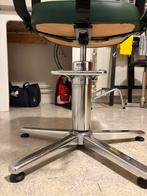 Kappersstoel met Pomp, Knippen