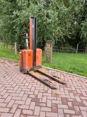 Stapelaar bt beschikbaar voor biedingen