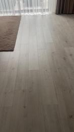 Gratis ophalen voor 31-12, 2x 40 m2 laminaat vloer, 50 tot 150 cm, Ophalen of Verzenden, Zo goed als nieuw, 10 m² of meer