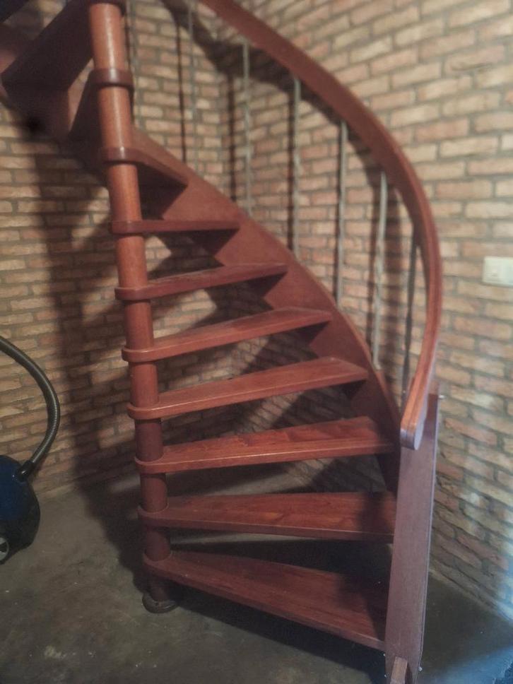 Wenteltrap, Doe-het-zelf en Verbouw, Ladders en Trappen, Gebruikt, Trap, 2 tot 4 meter, Ophalen