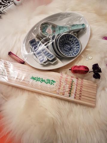sushi servies complete set met chopsticks beschikbaar voor biedingen