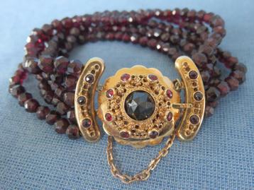 Antieke armband met granaat steen en 14 karaat slot beschikbaar voor biedingen