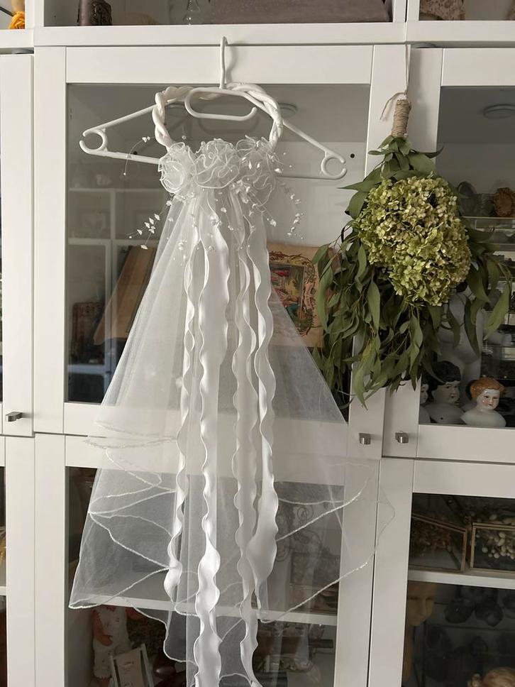 Bruidssluier met Bloemendetails linten kam glinsterrand, Kleding | Dames, Trouwkleding en Trouwaccessoires, Zo goed als nieuw